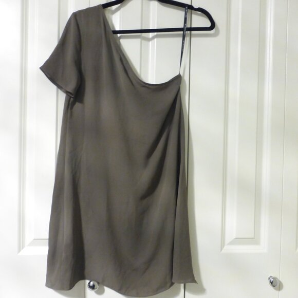 MARCIANO by GUESS olive green long chiffon one shoulder top - Picture 7 of 7